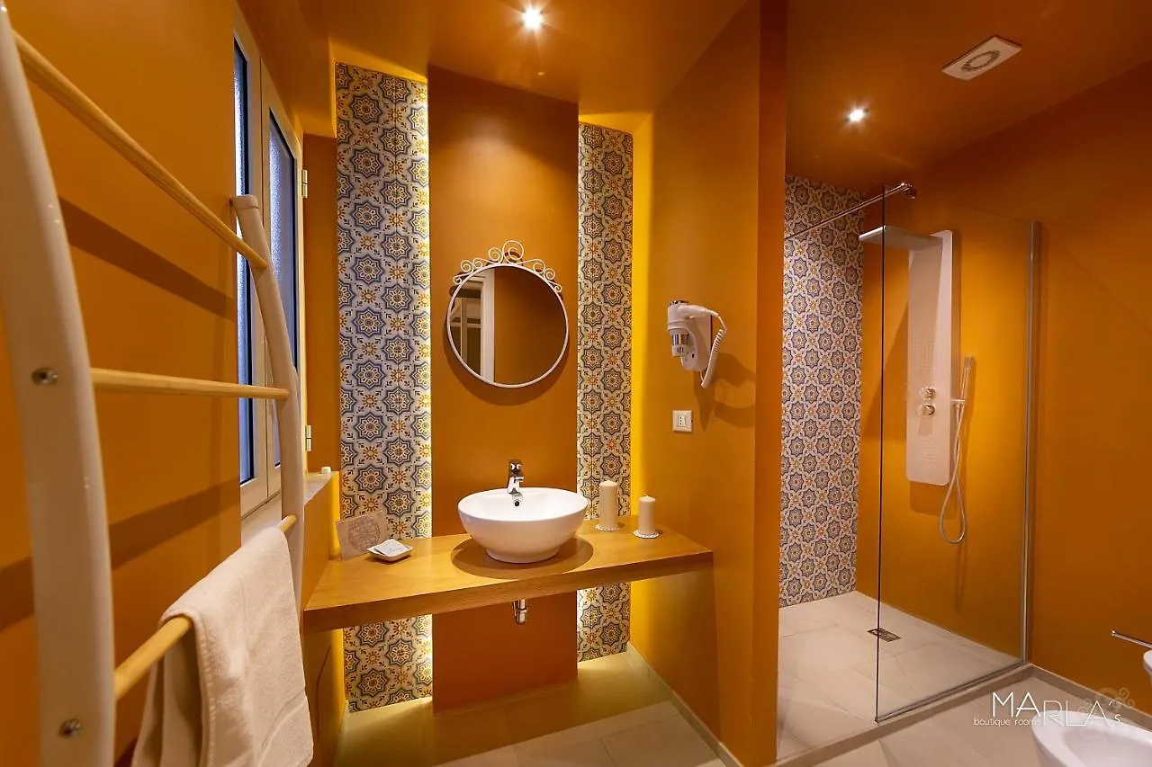 Marla's boutique rooms Noto Couette-café