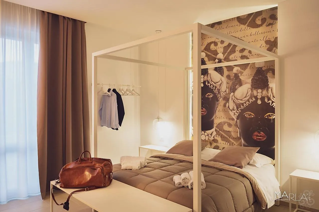 ** Couette-café Marla's boutique rooms Noto Italie